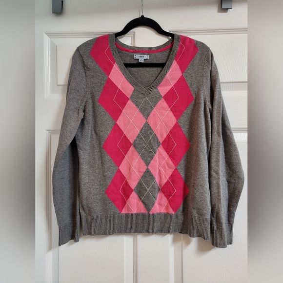 Izod Womens Gray and Pink V-Neck Argyle Sweater Size L - Picture 1 of 4